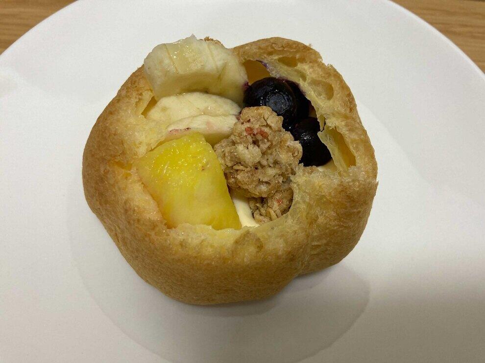 「シューのグラノーラボウル」。好きなフルーツとグラノーラをトッピングするだけ