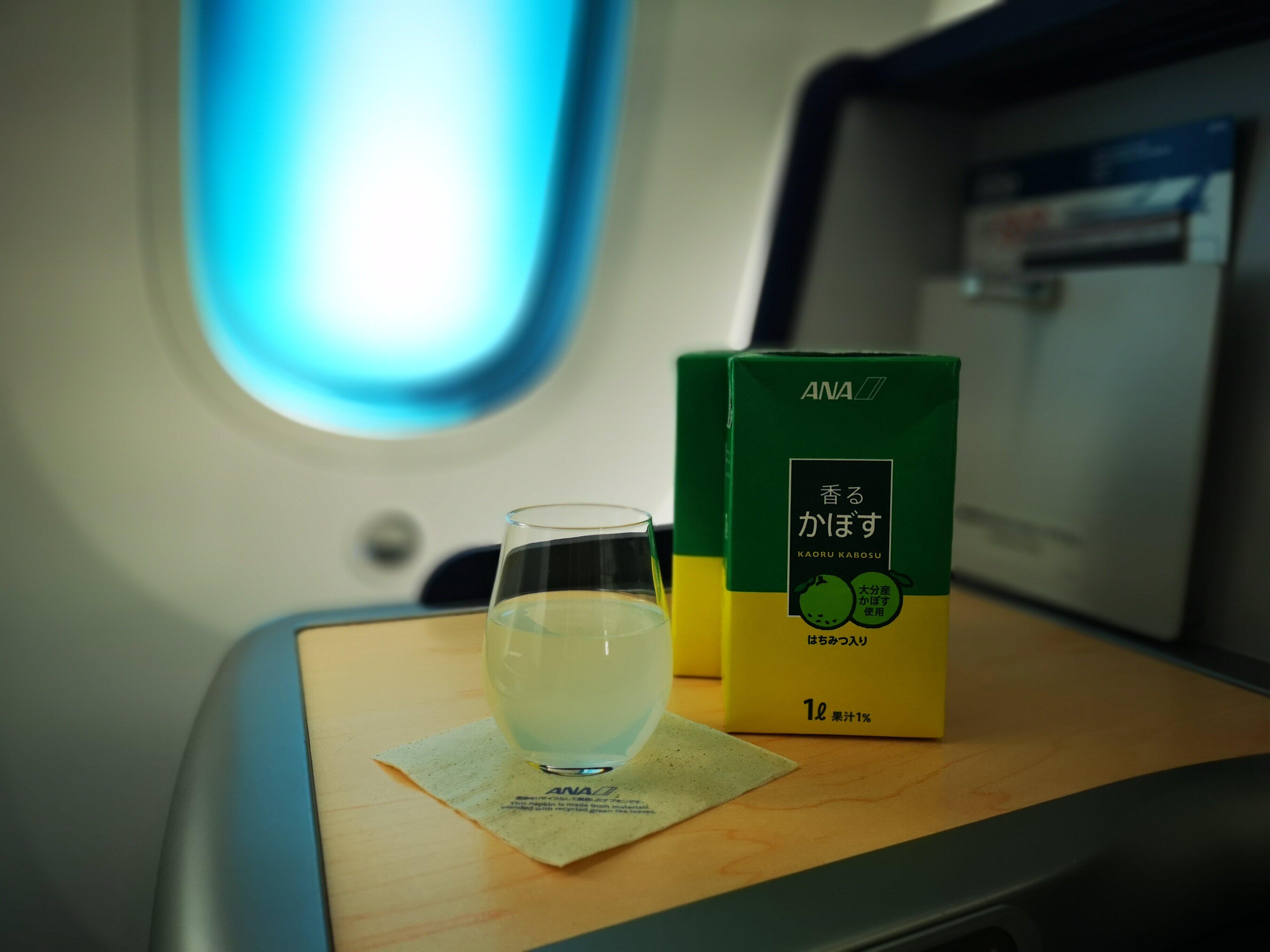 「『香るかぼす』はちみつ入り（6パックセット）」（画像はANAの提供）