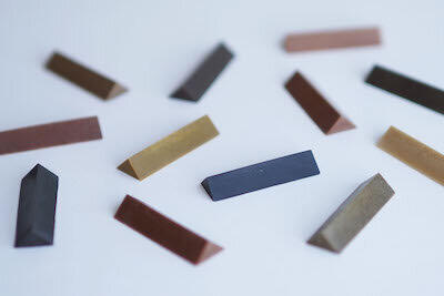 ウッドチェンジキャンプでは木材を使ったクレヨンといった作品を展示する