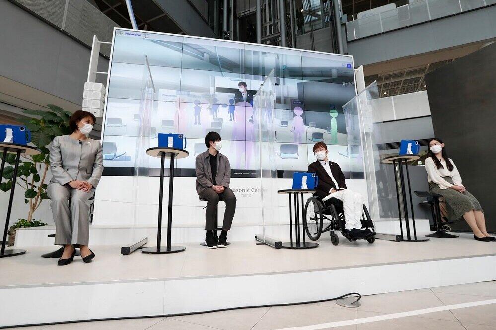 （左から）東京2020組織委員会スポーツディレクターの小谷実可子氏、同コンペ日本代表の横瀬健斗さん、東京2020組織委員会アドバイザーの澤邊芳明氏、パナソニック社員の川合悠加さん