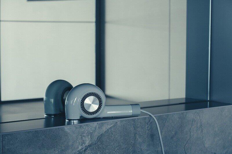 髪の健康と速乾性を両立　ノーズのないデザインのドライヤー