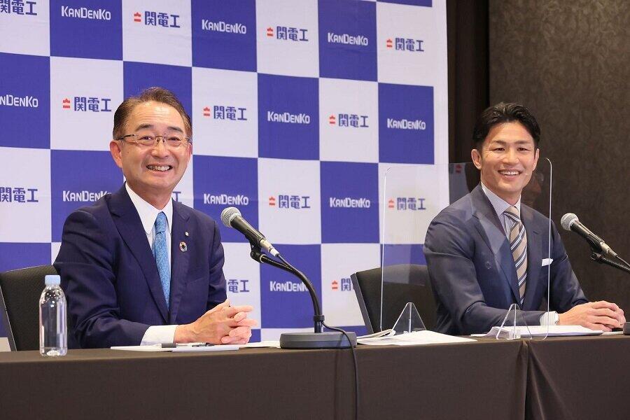 会見では両者に笑みがこぼれる場面も