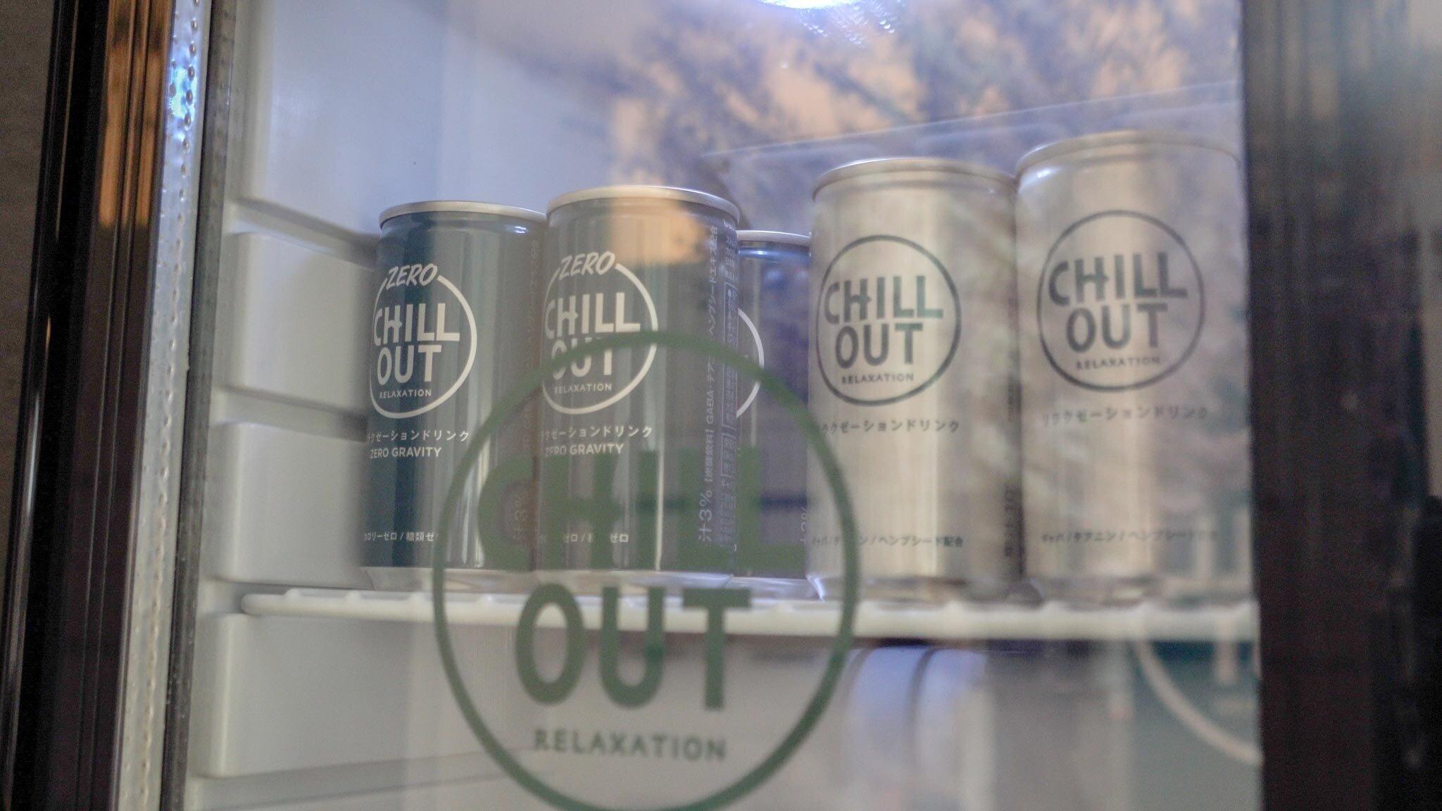 銭湯の受付に設置された「CHILL OUT」専用クーラー