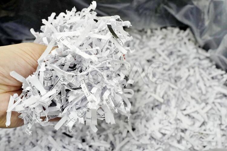 シュレッダーのゴミ捨てはできればやりたくありません