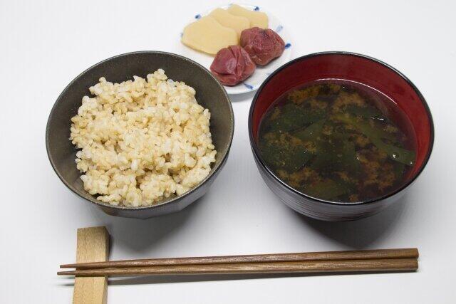 平日に暴飲暴食、土日は腸をいたわる食事を　「つじつま合わせ」が体を救う