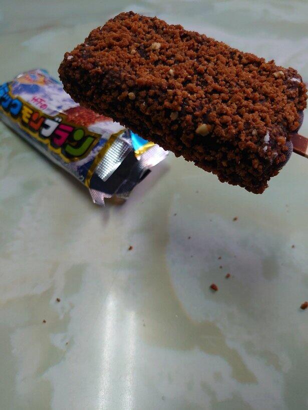 手を汚さず食べるのが難しいが、キレイに食べられると「一人前になった」と成長を感じた思い出を語る人もいた（画像は回答者提供）