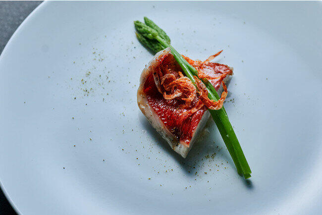「魚とカカオ」のマリアージュを主役としたメニュー
