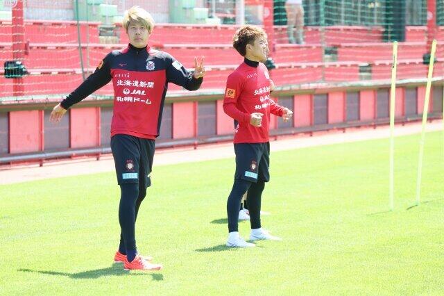 東京五輪メンバーでの選出を目指す（写真左が田中選手）　(c) 2021 CONSADOLE