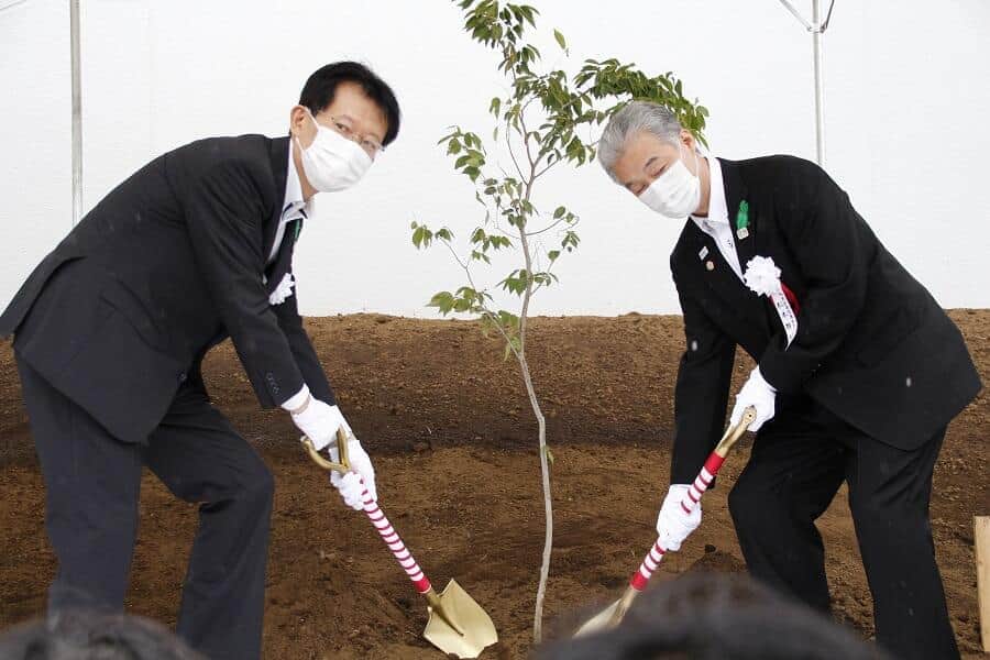 佐藤智秀・準備局次長と、松本雅昭・福島県東京事務所長（左から）