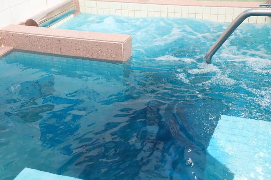 みるみる美しいブルーに染まった