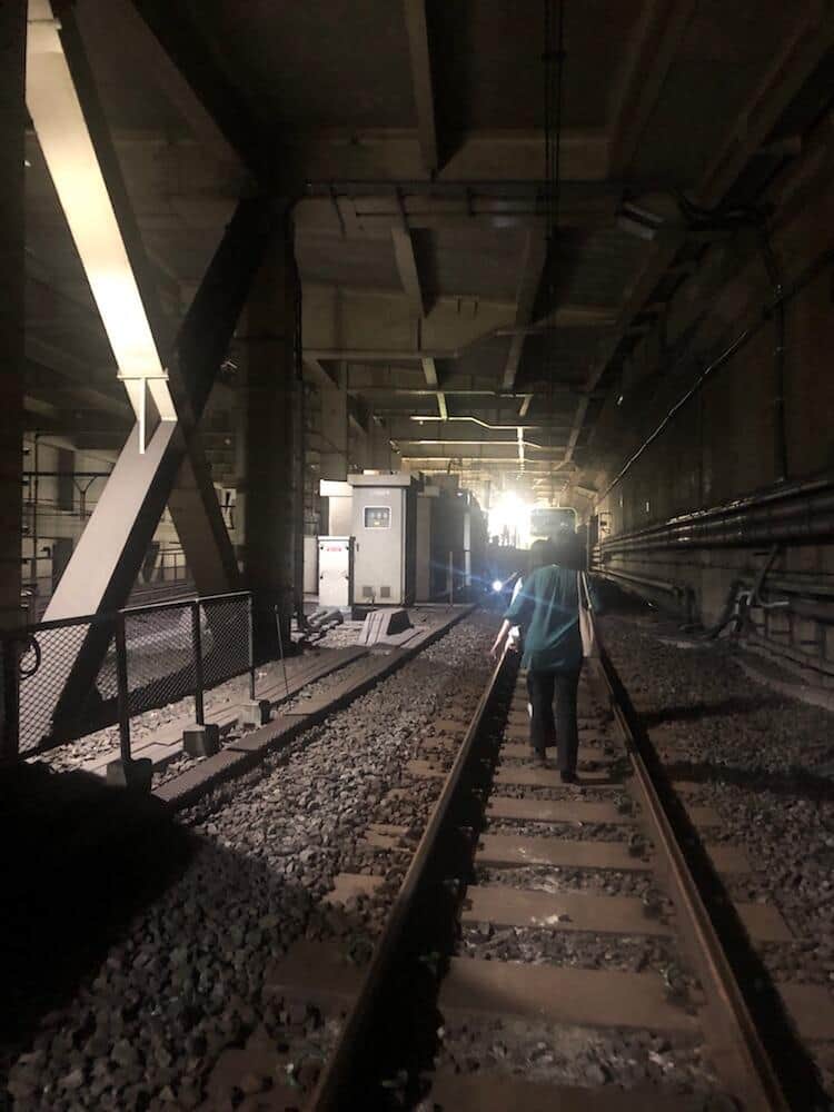 山手線停電「車内に2時間半閉じ込められた」　蒸し暑さと混雑、乗客の過酷体験談