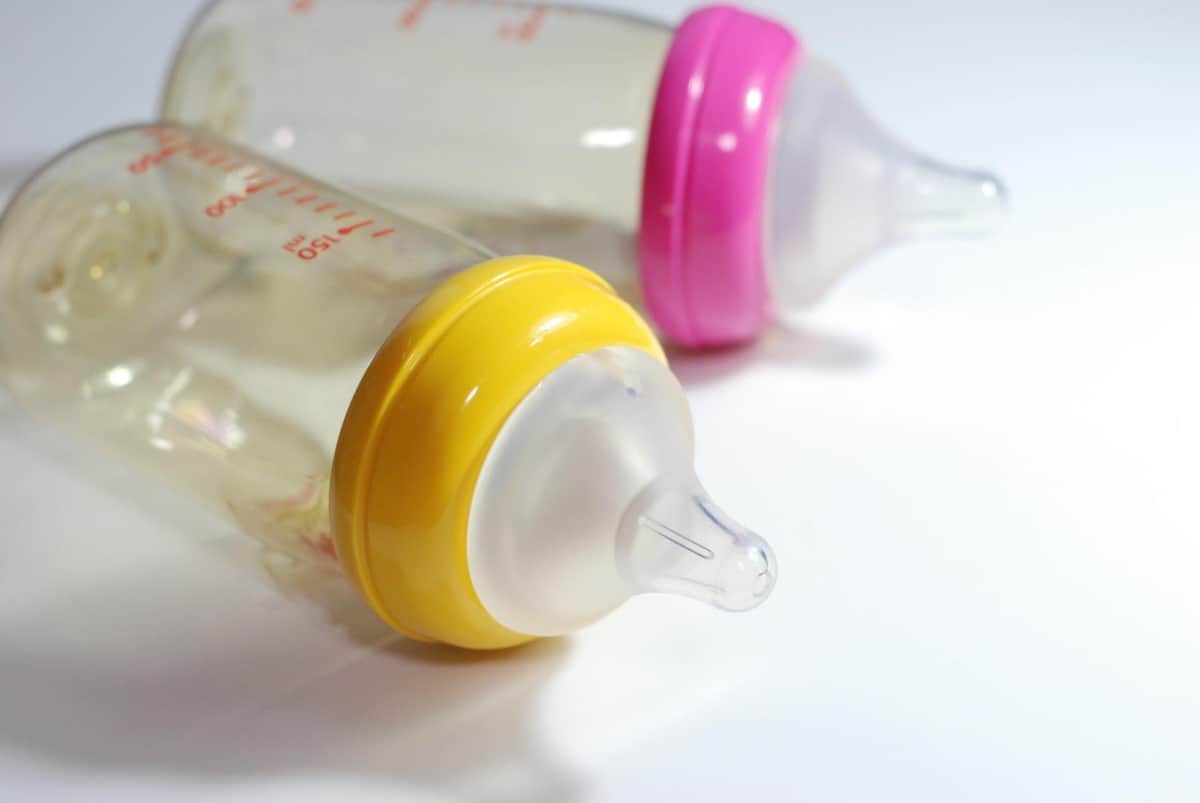 育児参加に「男性が関われていない理由」、トップは収入面　明治など調査