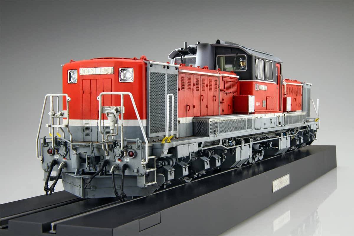 定期運用を終えた「ディーゼル機関車 DD51」　全長約400ミリで再現したプラモデル