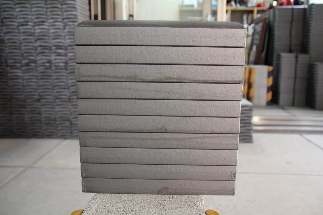 横から見た瓦10枚