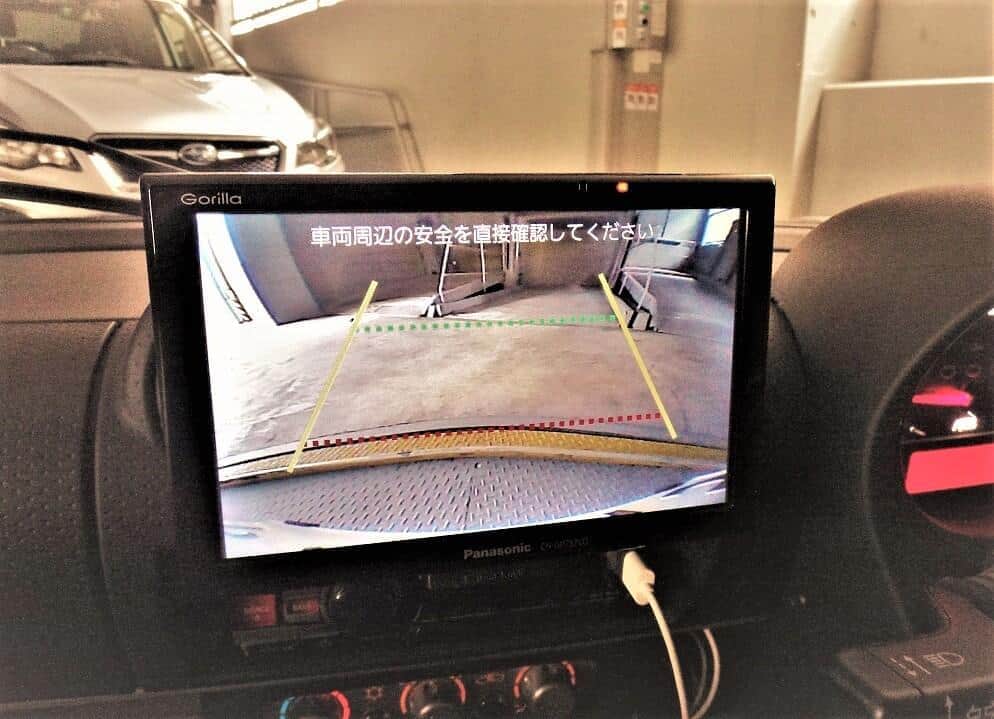 後ろが見にくい車　下野康史さんは「支援システムの過信は禁物」と