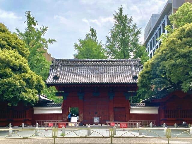 東京大学のシンボル「赤門」
