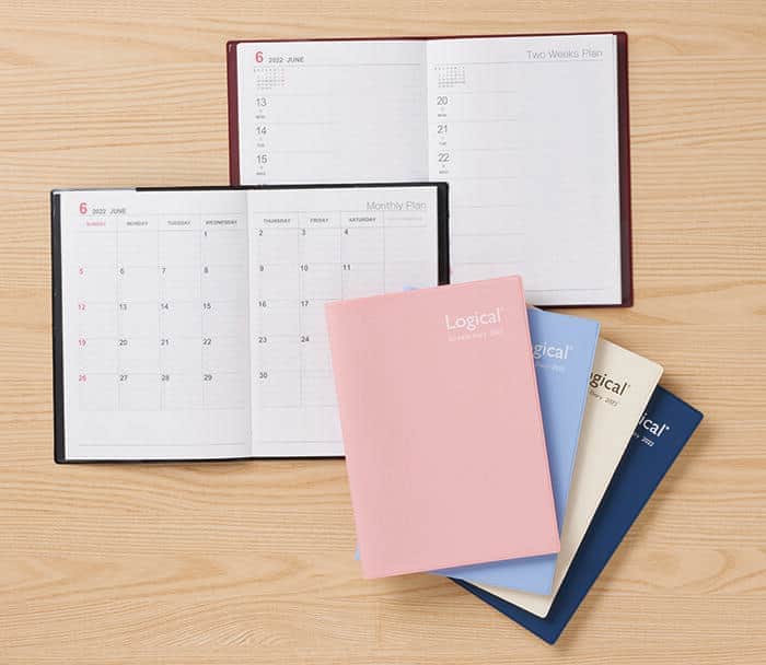 B6サイズは外出時にもデスクワークにもぴったり