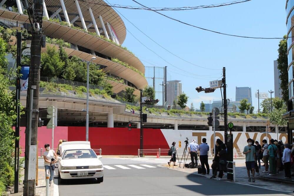 「東京・立ち入り禁止」　都心で、湾岸で、五輪会場は高い壁と警官だらけ