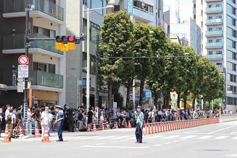 東京五輪「無観客」のはずが大混雑　国立競技場に沿道に...人だかりで感染不安