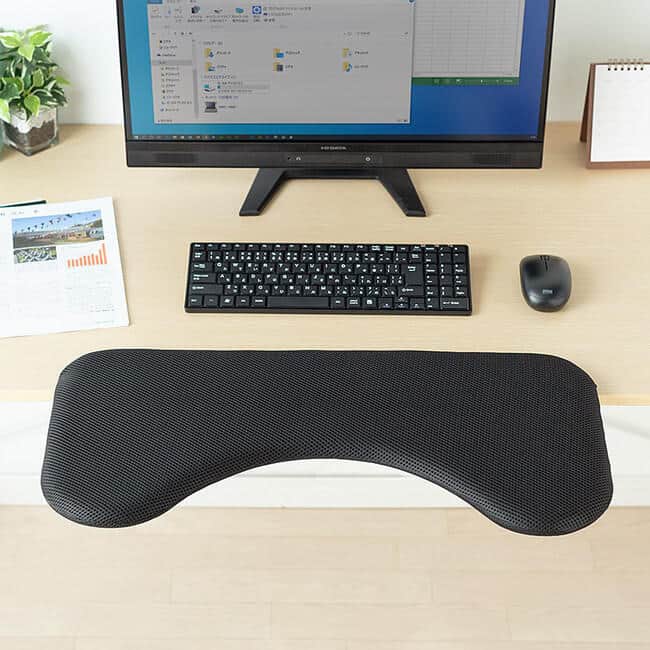 引っ掛けるだけでより快適なデスクを実現　リストレスト4種類