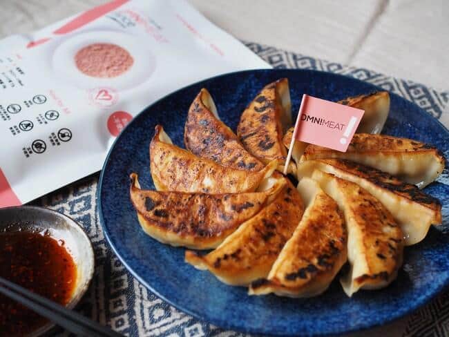 プラントベースミートを使った冷凍食品「もちもち皮のジャンボ餃子」