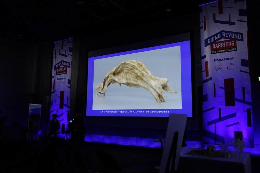 アスリートの動きをオブジェに変換するアイデアを披露