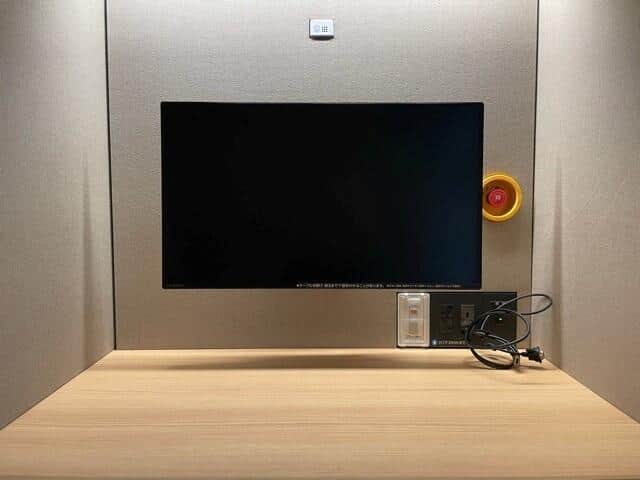 モニターは十分な大きさ