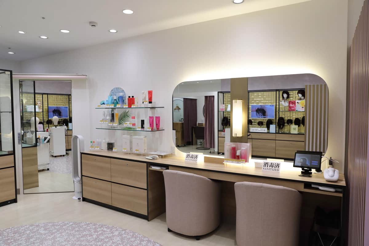 白を基調に、柔らかなピンクをアクセントカラーに取り入れることで上質な雰囲気を演出