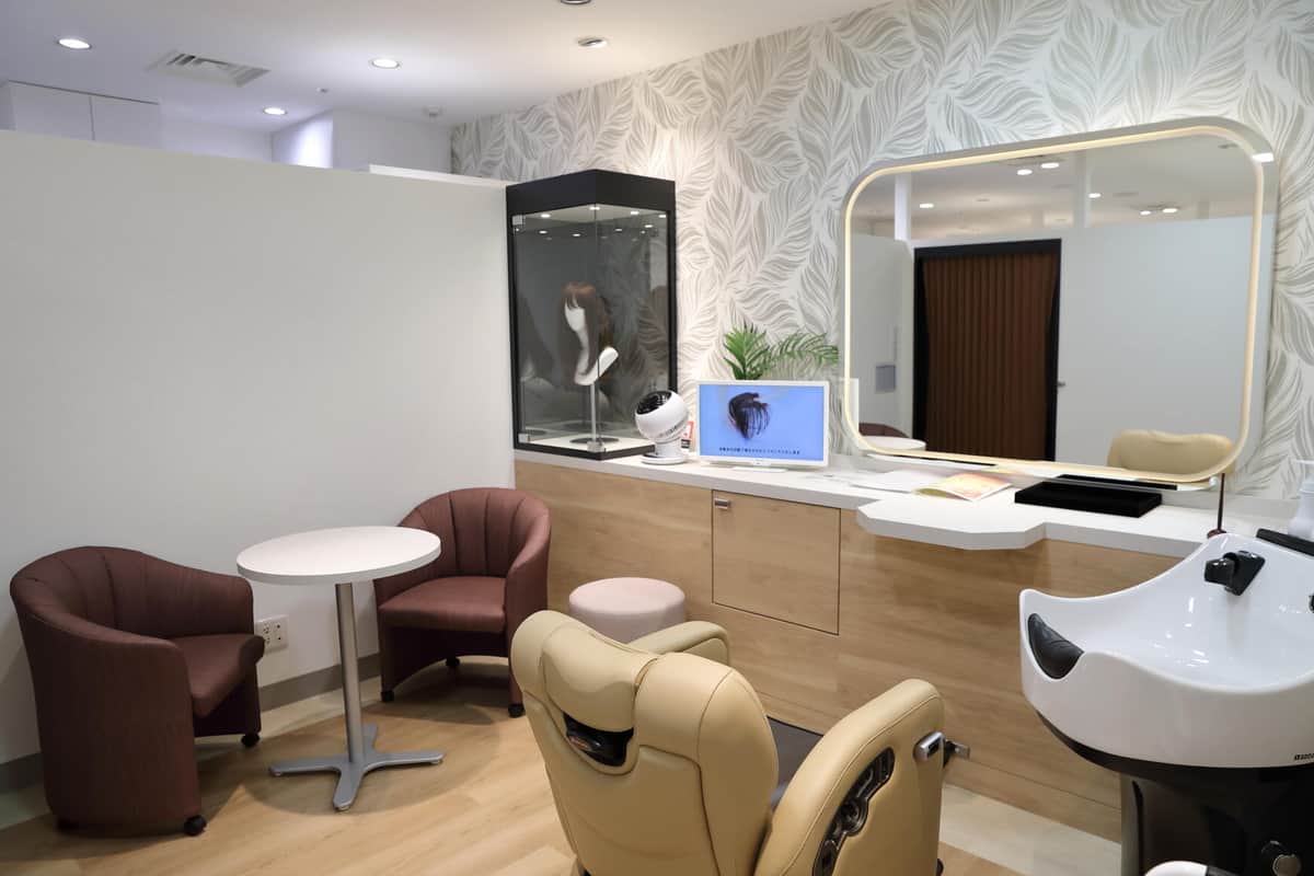 セミナーや個別カウンセリングなどを店舗内で実施