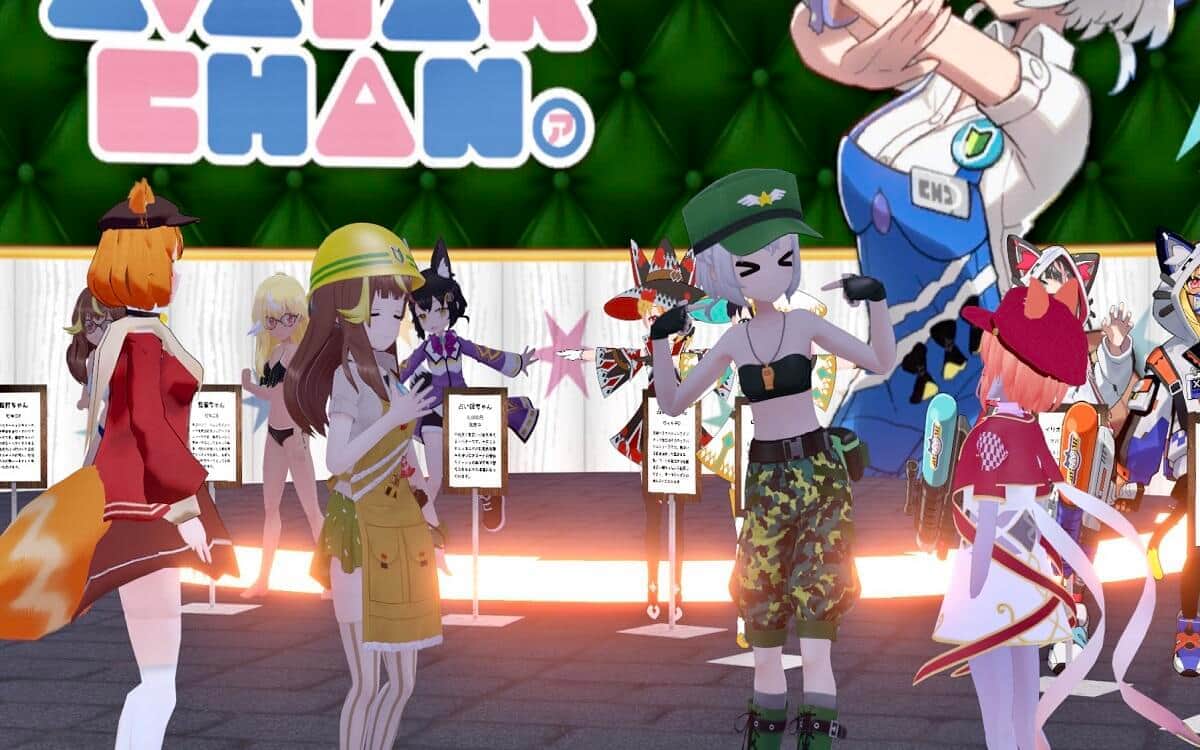 壽屋は、自社制作アバターや、アバターが身につけるアイテムを展示。ステージでは毎日のようにアバター試着会を行なっています