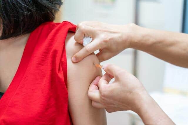 コロナ「無症状者」増加が示すリスク　ワクチン2回接種後でも感染広げる恐れ
