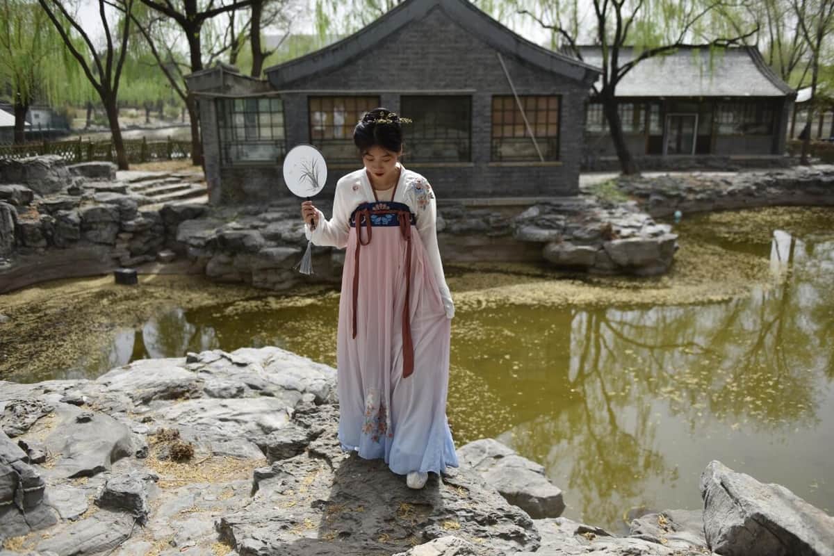 漢服を着ている女性（写真・AFP/アフロ）