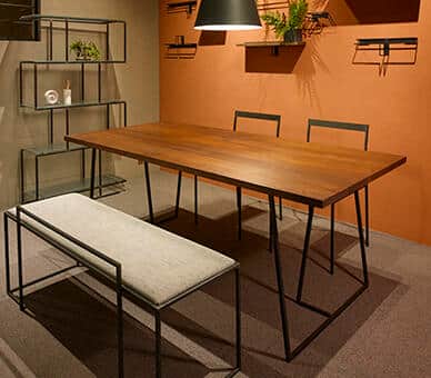 テツクリテ担当者によると、「木天板のオイル仕上げ」もアルコール消毒によって塗装効果が弱まる恐れがあるという