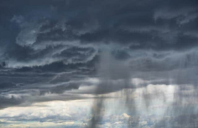 「タイタニック」「日本沈没」　2つのワードが意味する国の近未来