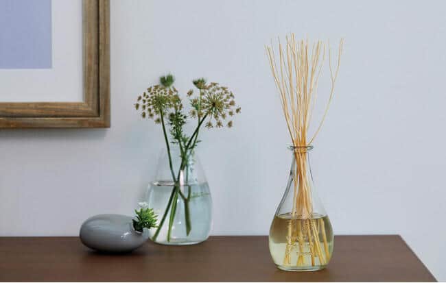 開封後、廃棄される緩衝材や輸送・保管上のスペースの無駄をできる限り無くすため、スリムなエコデザインに