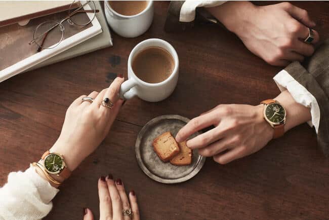 「HENRY LONDON(ヘンリーロンドン)」の、使い捨て電池が要らない腕時計