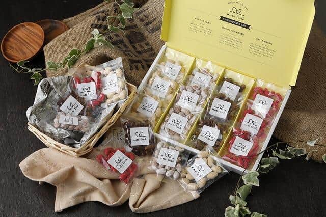 貧困問題を抱えるニジェール共和国に自社アンダーウェアブランドの商品寄付も行なってきた