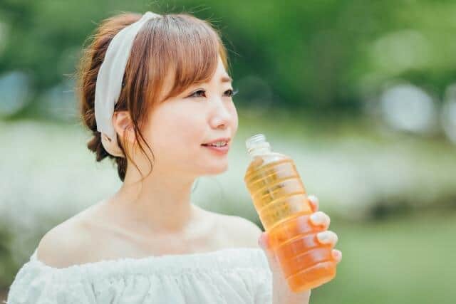 環境に配慮「ラベルレス」飲料　「何の商品かわからない」どう乗り越える