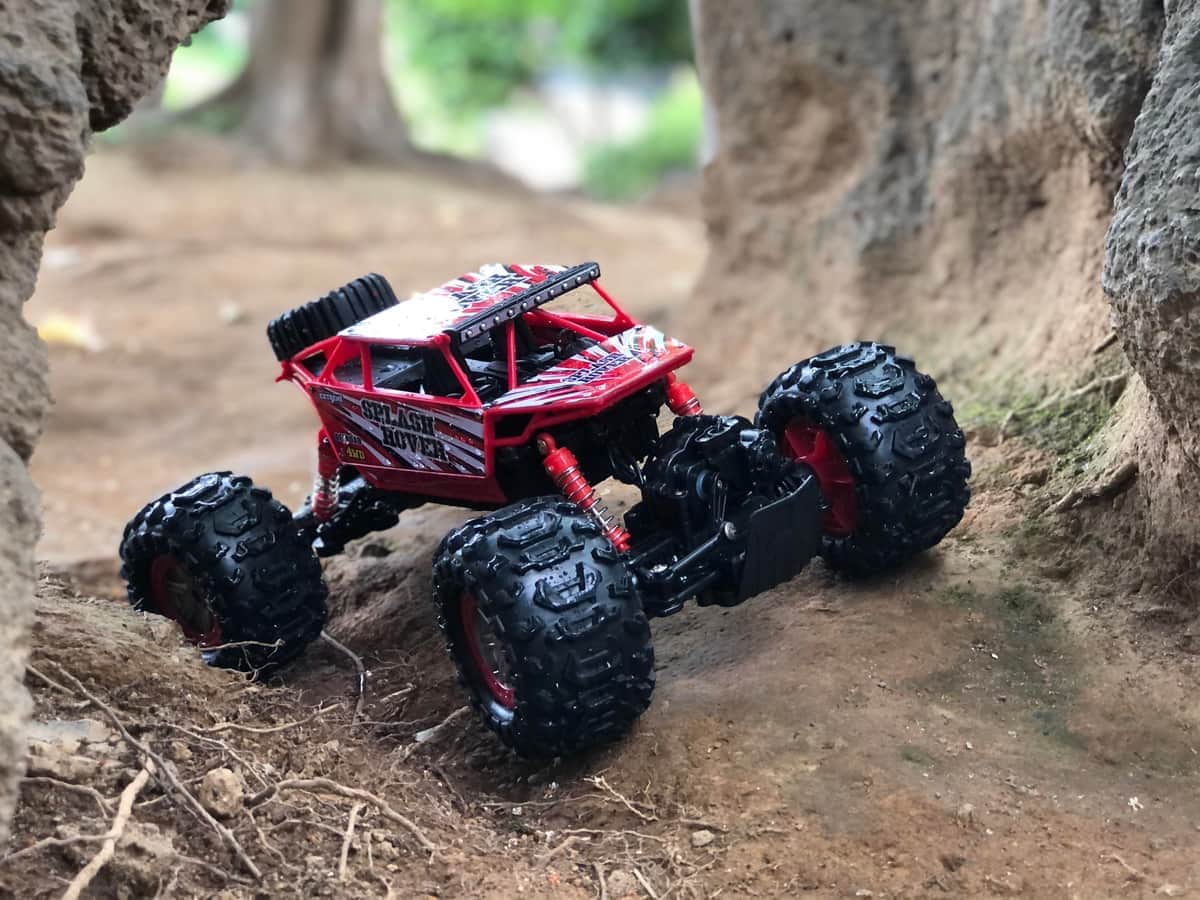 フルタイム4WD　水の中も走行できるラジコン「スプラッシュローバー」