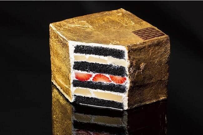 煌びやかな金箔ケーキ「寅箔」　金と黒で寅年をお祝い