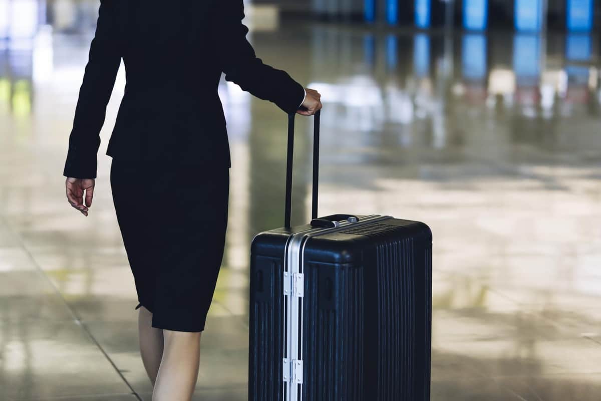 岸田首相「外遊」は「遊び」なの？　公務の海外出張に使われる言葉の裏側