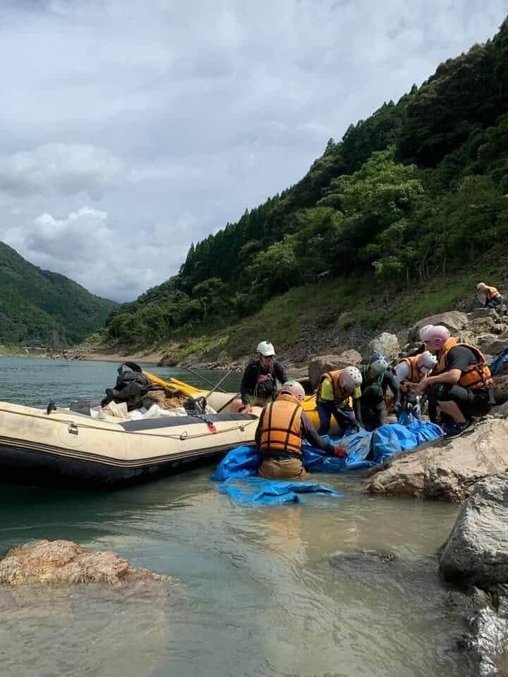 球磨川のゴミを回収（写真提供：宮川和夫さん）