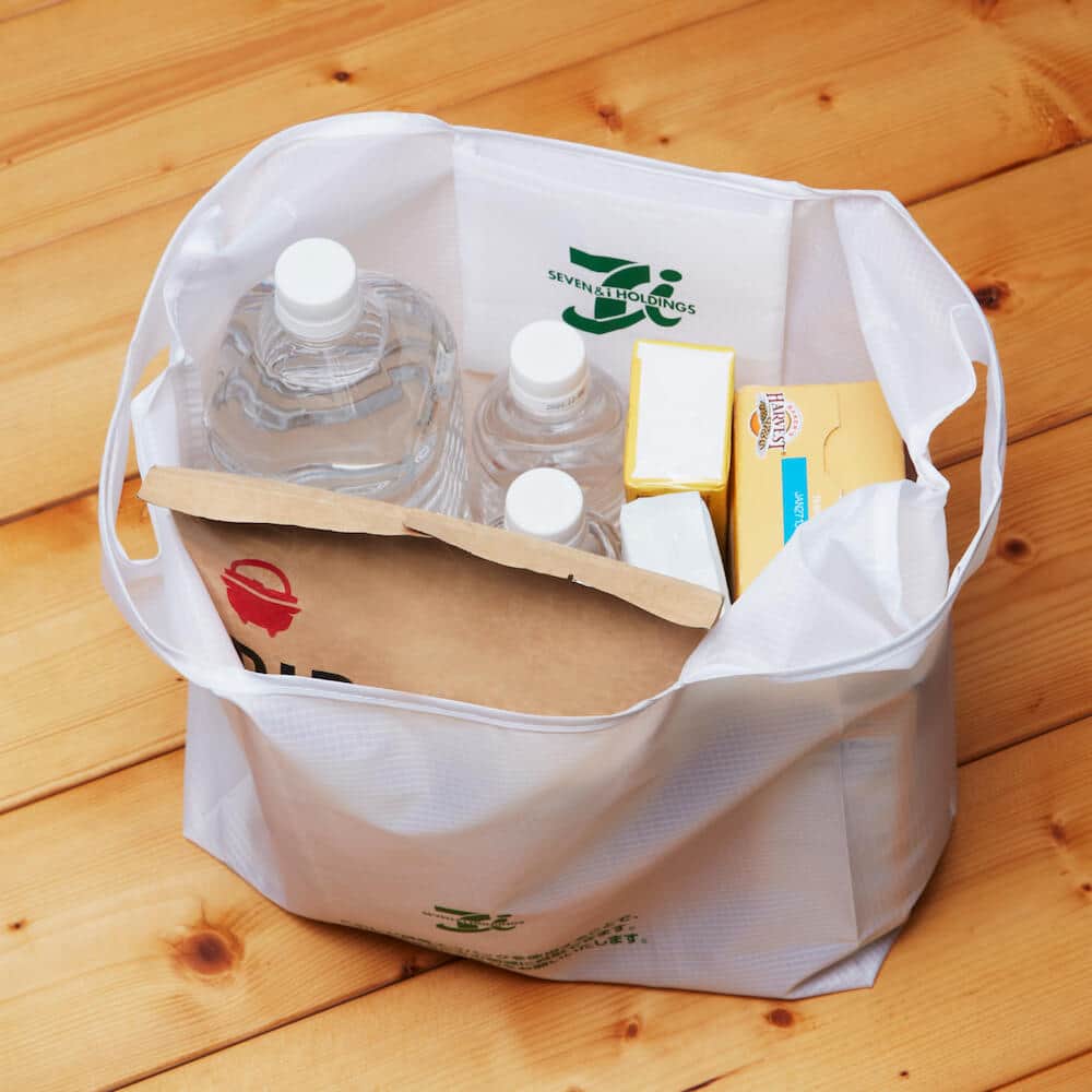 内側にはポケットが取り付けてある