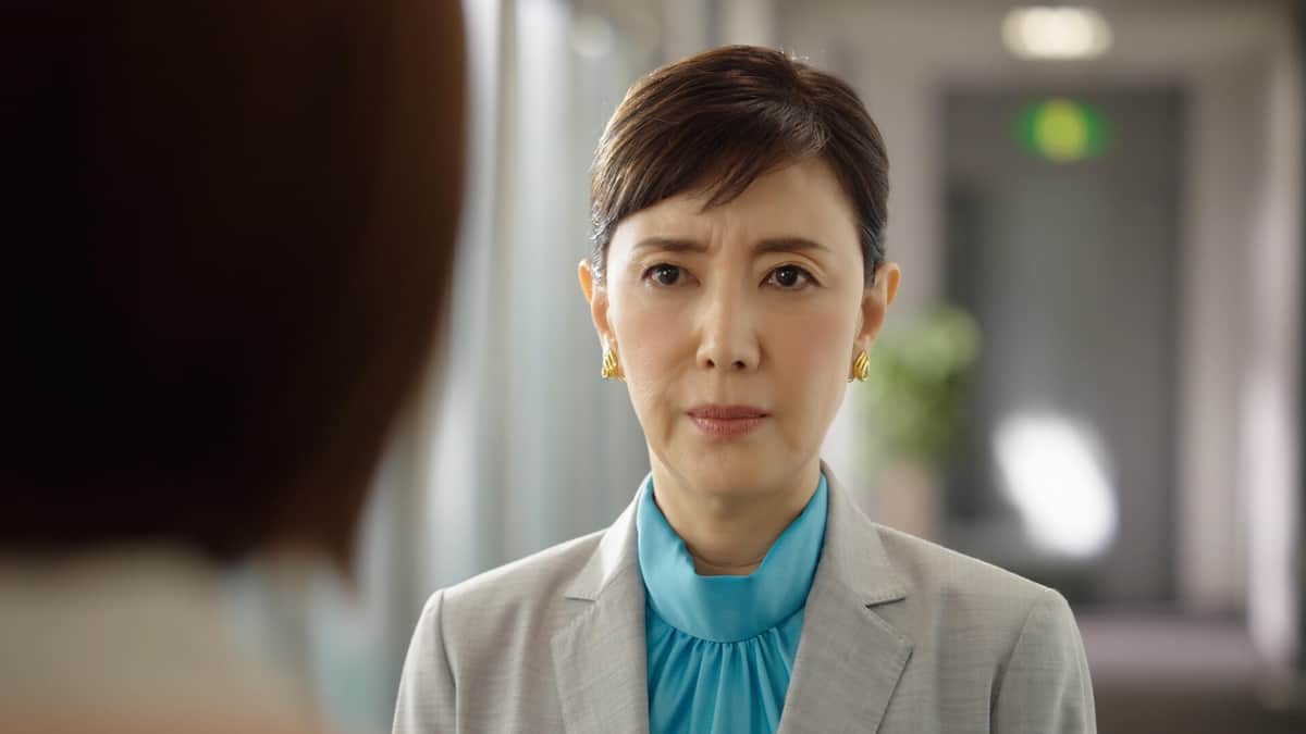 戸田恵子「うすっぺらい人間になっちゃダメ」　新CMで重役と若手事務員の二役を熱演