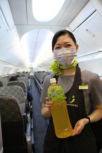 ソラシドエアの羽田―沖縄線では期間限定でシークヮーサージュースを提供している（2022年1月末で終了予定）