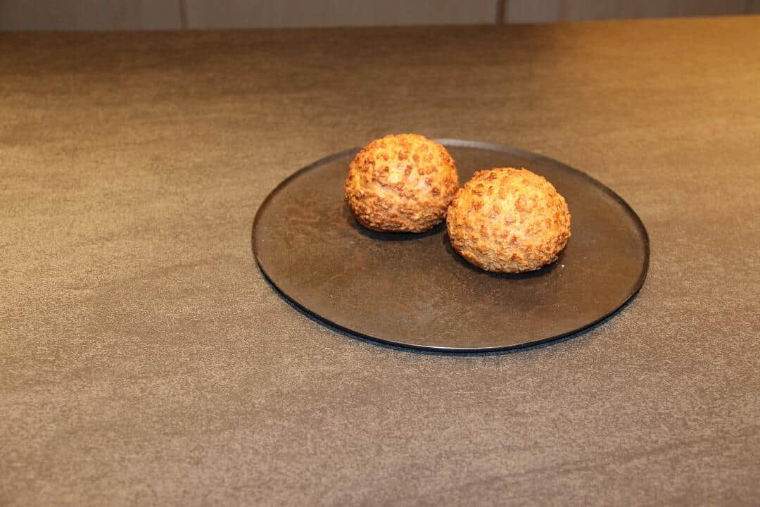 濃厚カスタードのシュークリーム。購入後2時間以内に食べるのがおススメ