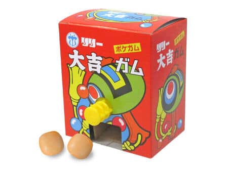 ボタンを押すと、ガムボールが転がり出てくる