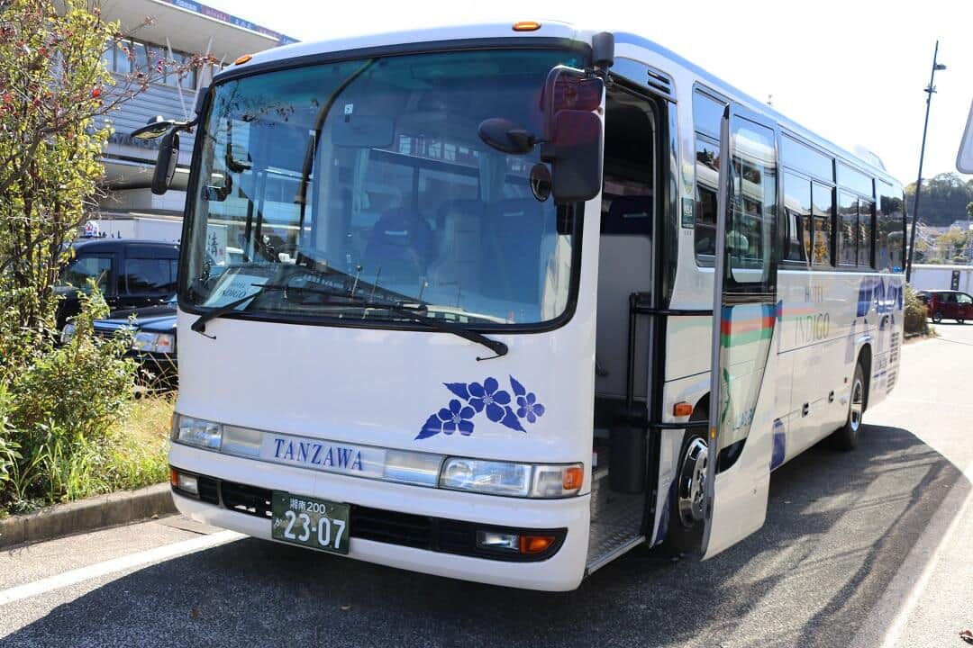 小田原駅とホテルを大型バスが無料で送迎してくれる