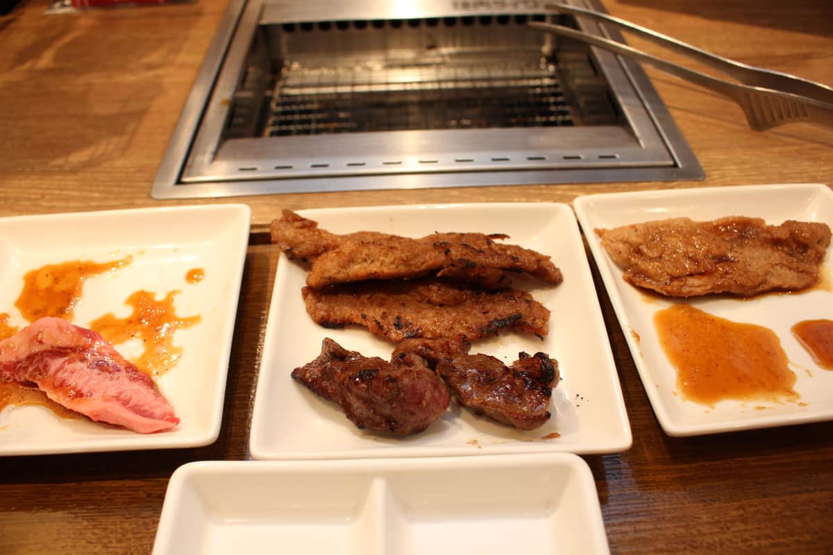 写真上部2枚が「NEXTカルビ2.0」、下部2枚が「匠カルビ」