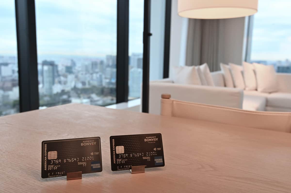 （左から）「Marriott Bonvoy アメリカン・エキスプレス・カード」、「Marriott Bonvoy（マリオット ボンヴォイ）アメリカン・エキスプレス・プレミアム・カード」